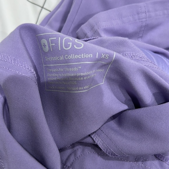 Figs Lavender Scrub Set - Picture 3 of 5